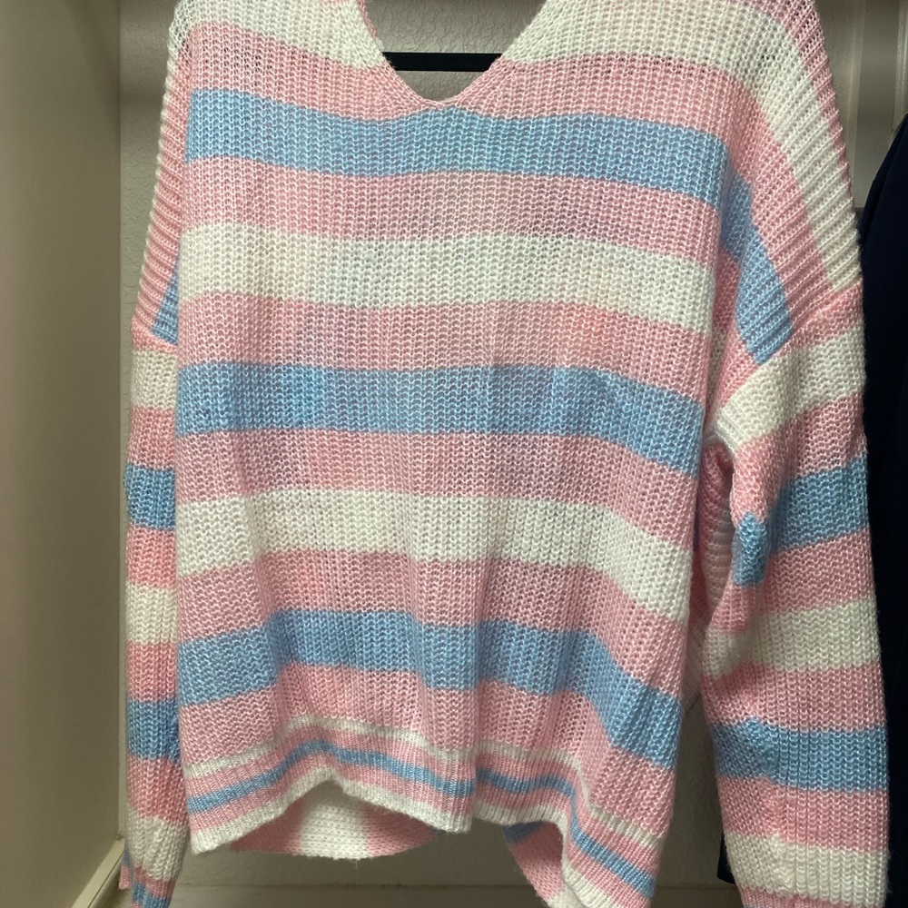 Super cute pink/blue/white peekaboo bow back sweater